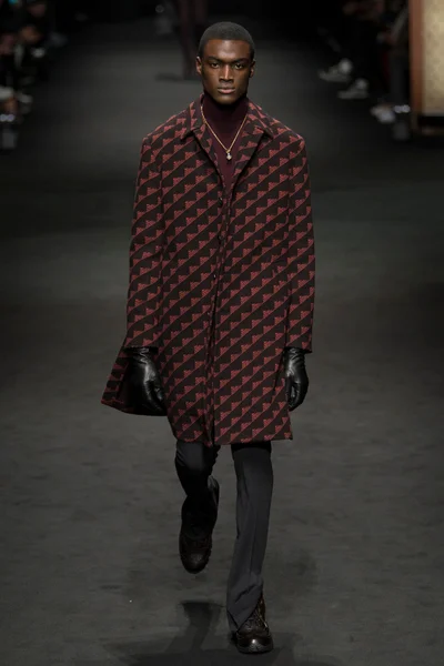 Look 1